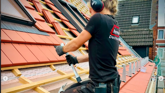 Dacheindeckung des Flachziegels Stylist in rotbraun